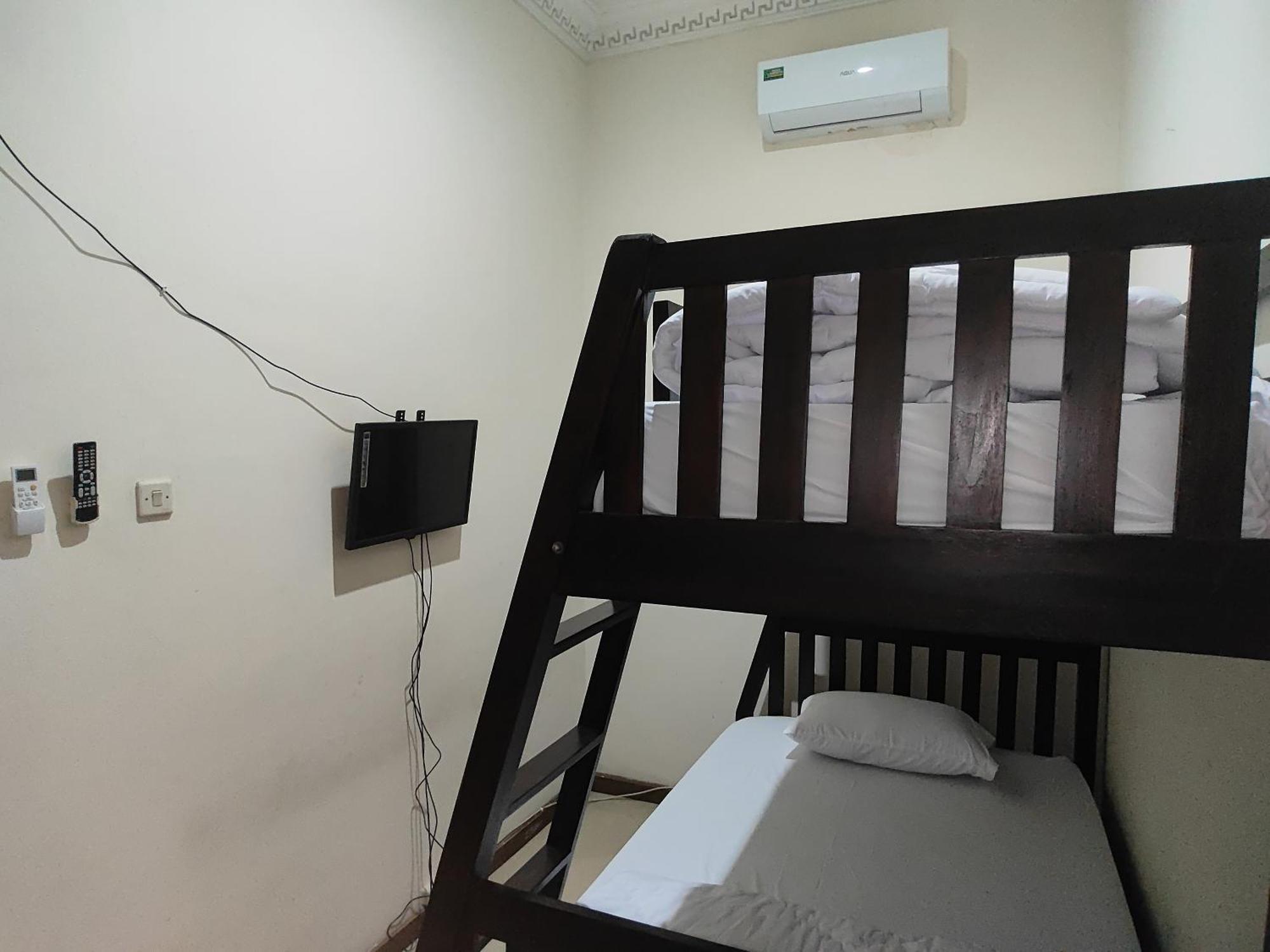 Tirto 27 Homestay Джокьякарта Экстерьер фото