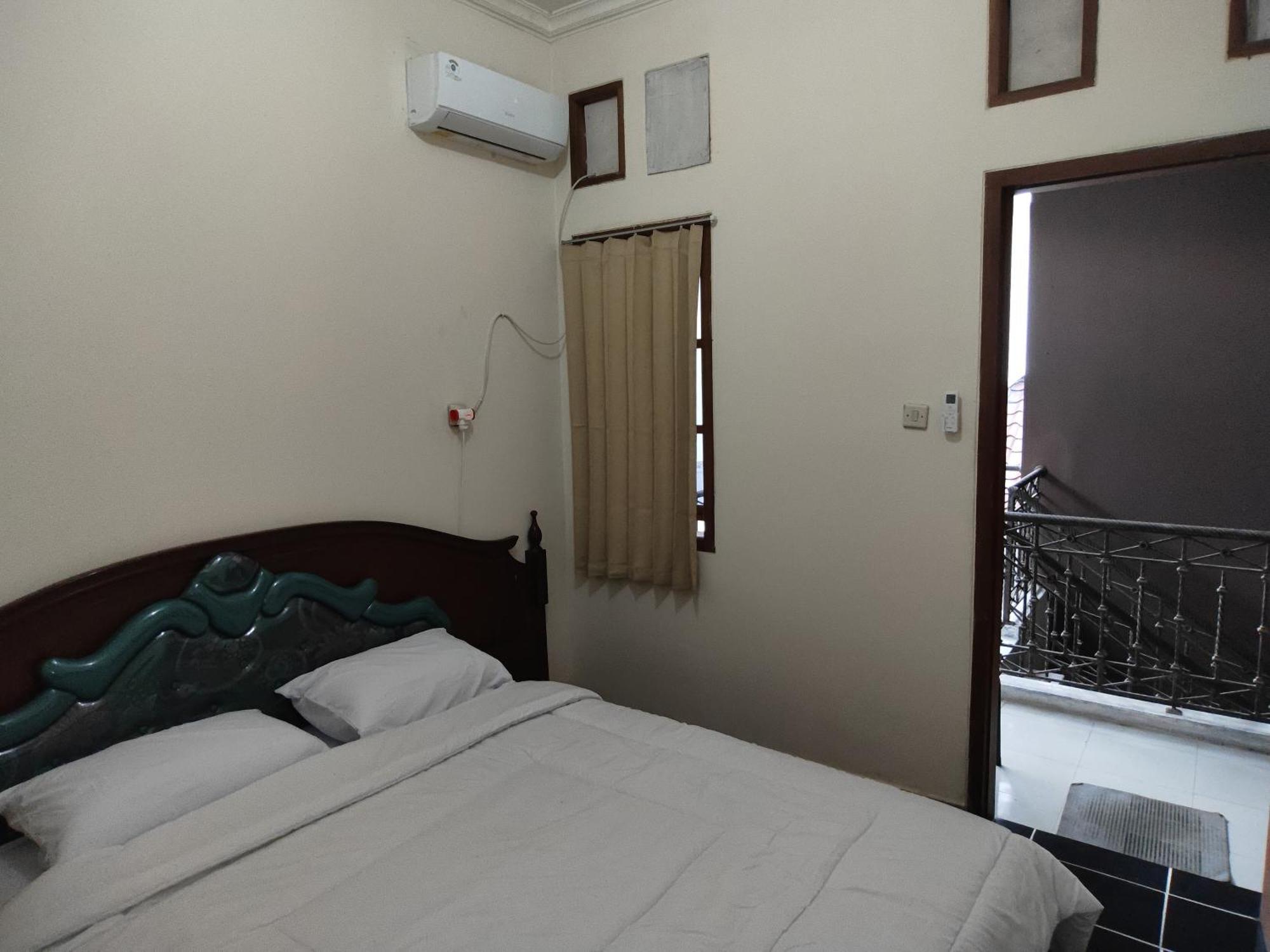 Tirto 27 Homestay Джокьякарта Номер фото
